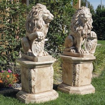 Leeuwenkoppel - Prachtige leeuwenpaar met schild