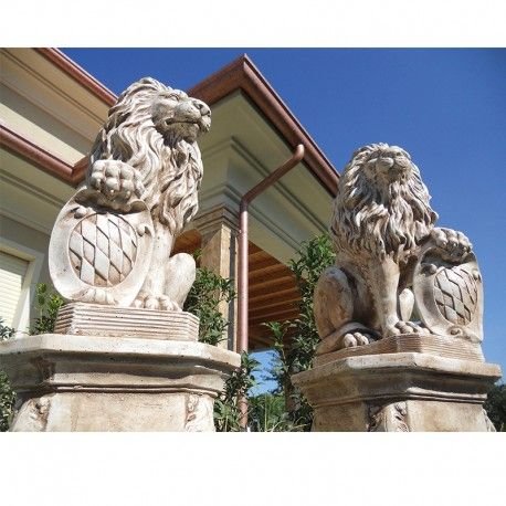 Leeuwenkoppel - Prachtige leeuwenpaar met schild